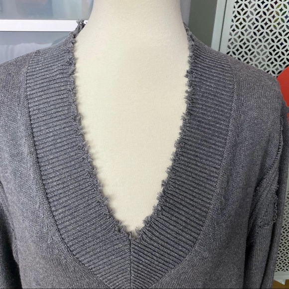 NWOT Alexander Wang Gray Distressed V Neck Sweater - Picture 3 of 6